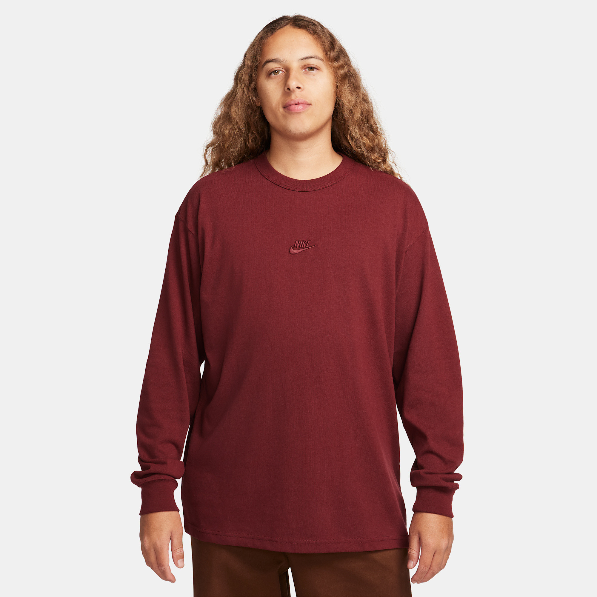 Nike Sportswear Premium Essentials Long-Sleeve T-Shirt